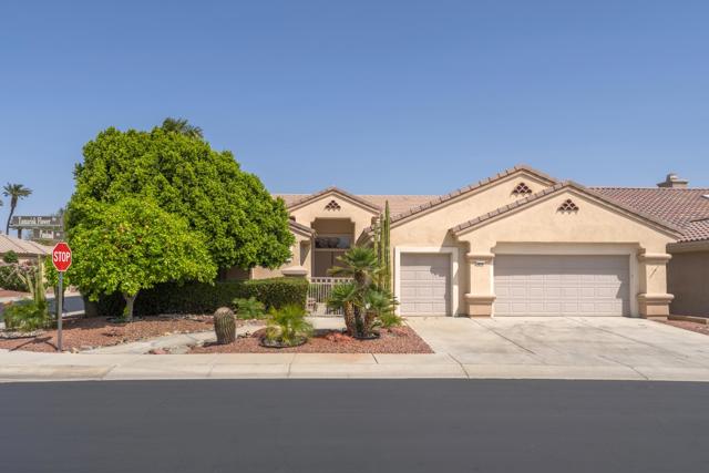 78776 Tamarisk Flower Drive, Palm Desert CA: https://media.crmls.org/mediaz/4a72f811-ffc9-4691-bf7a-fd51353f54ef.jpg