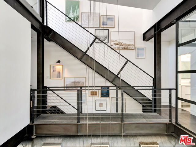 25 Brooks Avenue, Venice CA: https://media.crmls.org/mediaz/4a732291-9550-4ec1-8d5b-51dea4f7e177.jpg