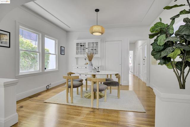 1133 Norwood Ave, Oakland CA: https://media.crmls.org/mediaz/4a732956-577f-4ee9-937c-113c93c936fd.jpg