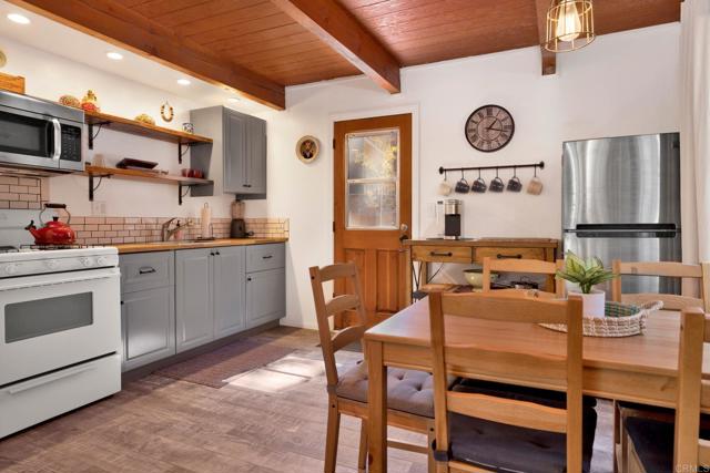 Detail Gallery Image 9 of 18 For 40221 Mill Creek Rd, Big Bear Lake,  CA 92315 - 2 Beds | 1/1 Baths