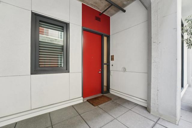 1 S Park Street, San Francisco CA: https://media.crmls.org/mediaz/4a73e2ab-947d-40c1-b10d-33edfc46a08c.jpg