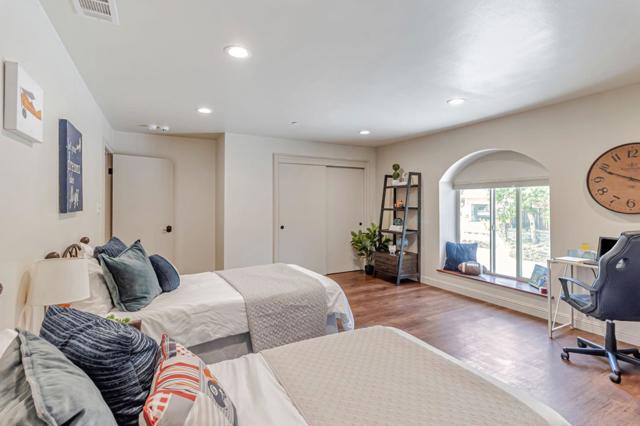 3119 Oak Knoll Drive, Redwood City CA: https://media.crmls.org/mediaz/4a740018-f3b2-48e0-b19d-72bd1fe70911.jpg