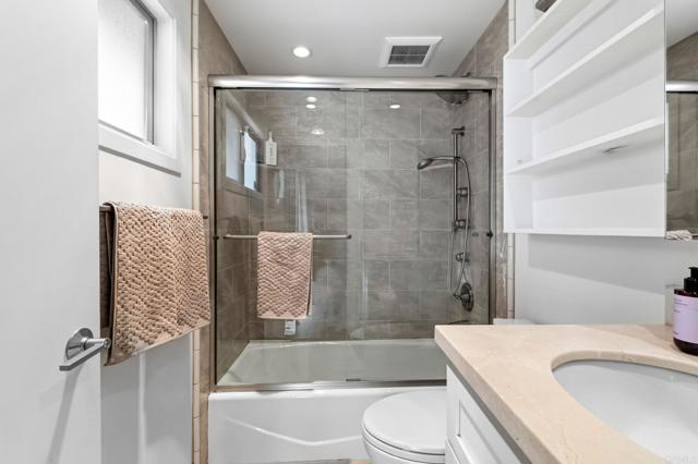 Detail Gallery Image 22 of 44 For 7209 Draper, La Jolla,  CA 92037 - 3 Beds | 3 Baths