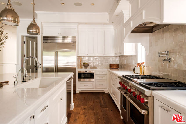 2248 Kelton Avenue, Los Angeles CA: https://media.crmls.org/mediaz/4a740f81-8946-4713-b110-7e29386b6e11.jpg