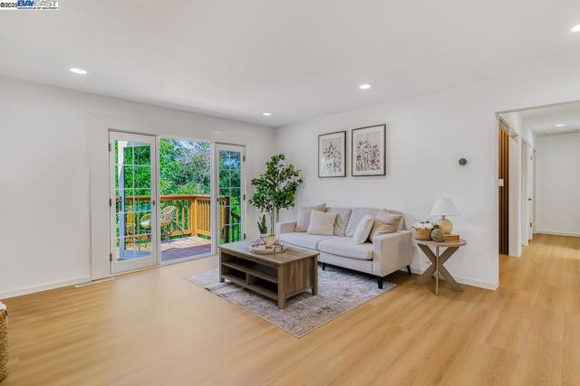Image 5 of 58 For 1848 Trym St