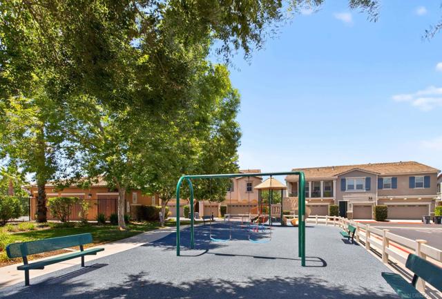 Image 34 of 37 For 42921 Avenida Amistad
