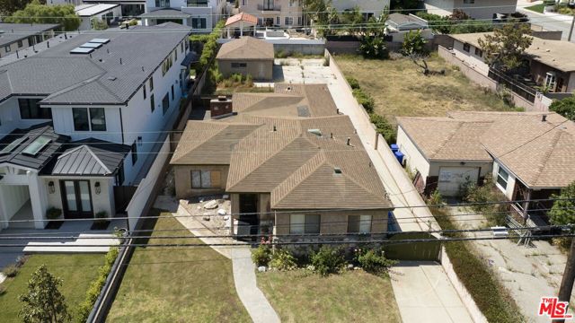 1612 11th Street, Manhattan Beach, California 90266, 3 Bedrooms Bedrooms, ,2 BathroomsBathrooms,Residential,Sold,11th,23293971