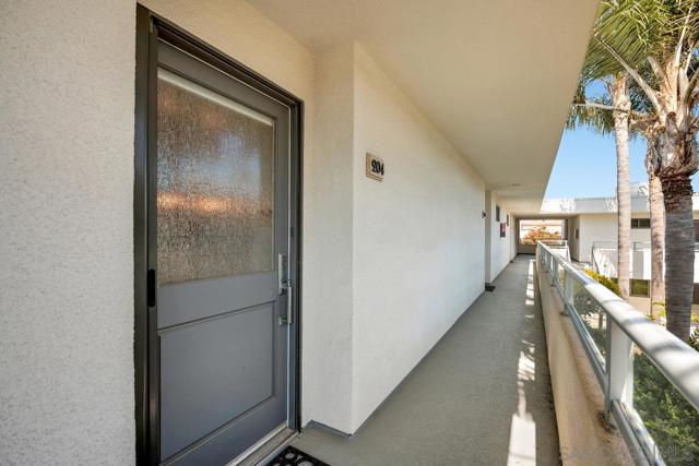 317 Pine Ave, Carlsbad CA: https://media.crmls.org/mediaz/4a75298e-2d48-4c77-bd4a-d1d09de3c8e7.jpg