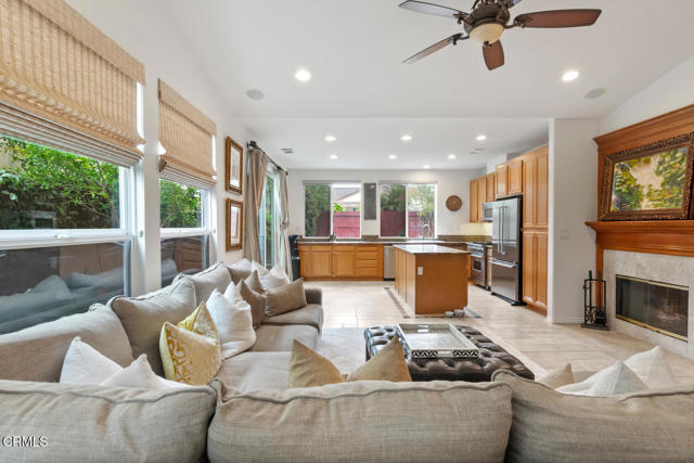 1728 Via Pajaro, Camarillo CA: https://media.crmls.org/mediaz/4a759861-5c2d-4fad-ab08-546e75d793e9.jpg
