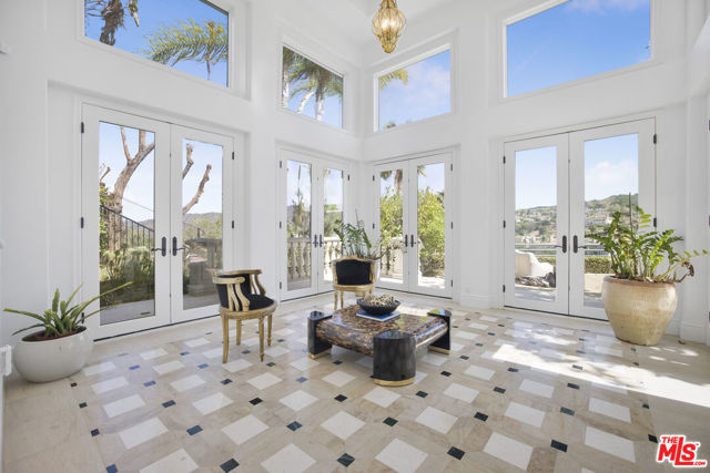 4001 Clarinda Drive, Tarzana CA: https://media.crmls.org/mediaz/4a764b38-4a55-4849-9bb3-1135ad535df1.jpg