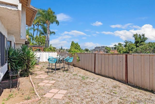 1541 Vaquero Gln, Escondido CA: https://media.crmls.org/mediaz/4a7681c2-9628-455b-8ee9-3f2f4161d1fe.jpg