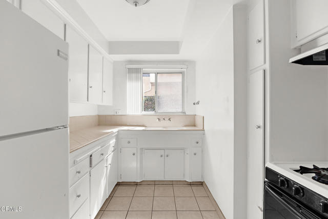 Detail Gallery Image 8 of 29 For 210 S Catalina Ave, Pasadena,  CA 91106 - – Beds | – Baths