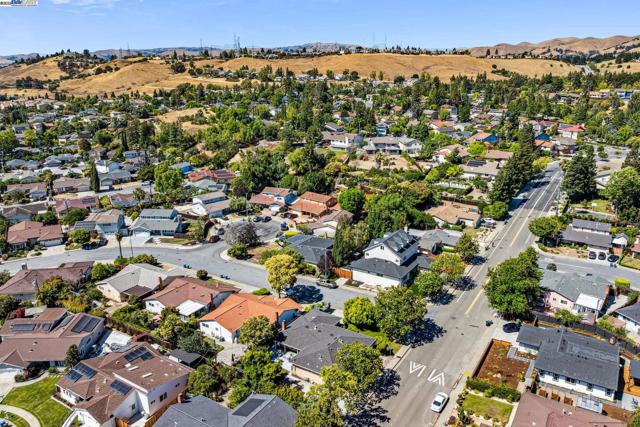 2082 Boxwood Way, Fremont CA: https://media.crmls.org/mediaz/4a774687-4abb-4eac-86da-180e935705fe.jpg