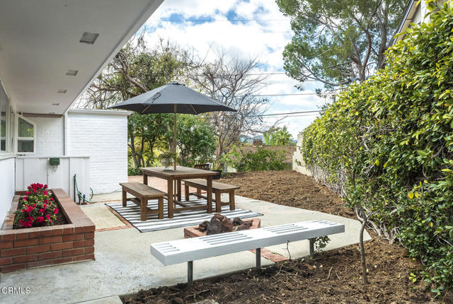 5045 Redwillow Lane, La Canada Flintridge CA: https://media.crmls.org/mediaz/4a77f021-781c-434a-a96f-0c7637baea7b.jpg
