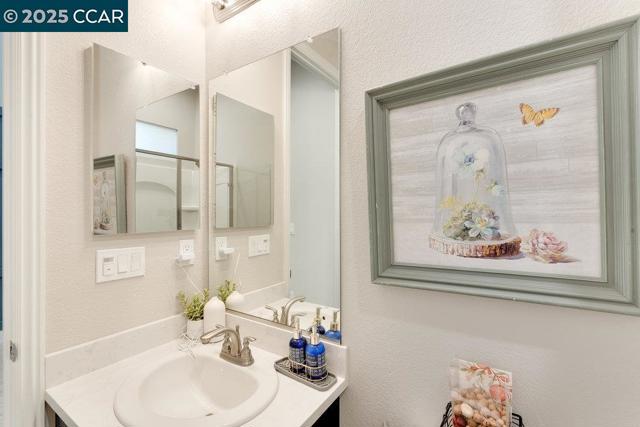 363 Fletcher Lane, Brentwood CA: https://media.crmls.org/mediaz/4a783d4a-69d0-4a6a-8d5a-897928ac417c.jpg