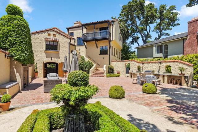 2307 Easton Drive, Burlingame CA: https://media.crmls.org/mediaz/4a7884e0-5974-482e-a29e-5569c2edbb40.jpg