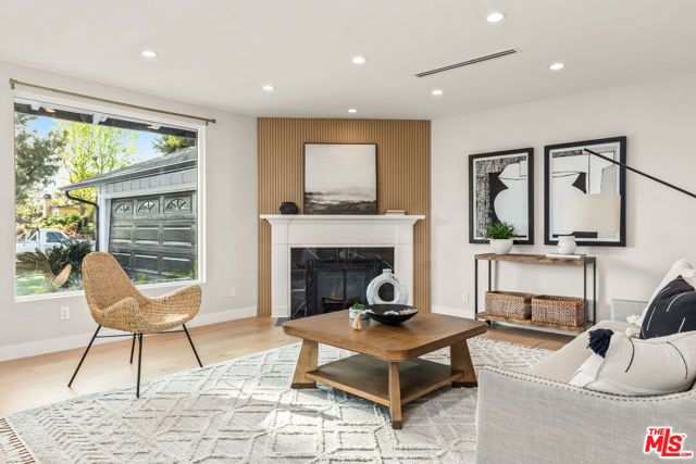 4240 Chase Avenue, Los Angeles CA: https://media.crmls.org/mediaz/4a78cc3a-d2c8-40a3-bfe9-a0d2a70ed96d.jpg