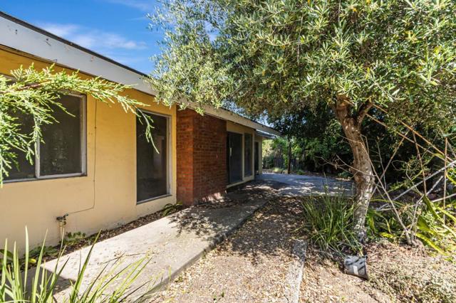 1040 Longfellow Avenue, Campbell CA: https://media.crmls.org/mediaz/4a791d66-4ca3-458c-a55f-79474a5928d5.jpg