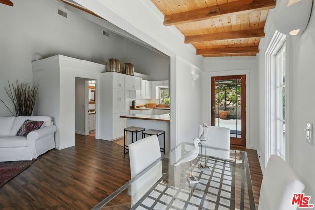 1527 Bainum Drive, Topanga CA: https://media.crmls.org/mediaz/4a791e12-cbc6-40e4-816b-fbb93f5c743e.jpg