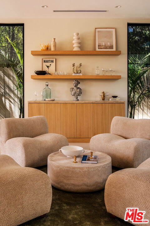 2457 Glyndon Avenue, Venice CA: https://media.crmls.org/mediaz/4a793e09-7ab0-42d9-91a6-9eddae444df0.jpg