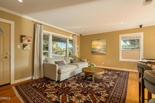 379 Rancho Drive, Ventura CA: https://media.crmls.org/mediaz/4a7a7b00-5dac-41a7-97d7-6ca7c9828841.jpg