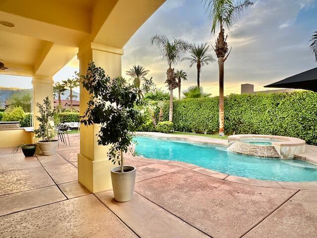 16 Villaggio Place, Rancho Mirage CA: https://media.crmls.org/mediaz/4a7af860-f336-4b2f-b744-a9cd01c396f0.jpg