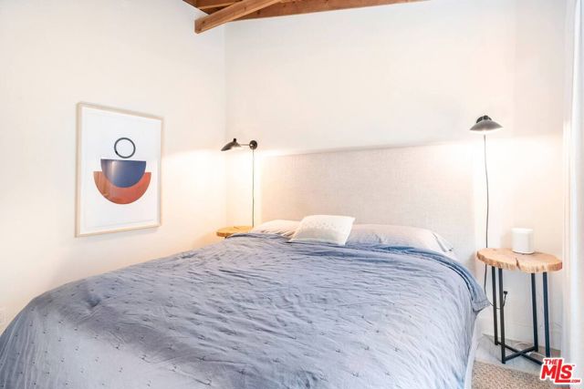 21555 Pacific Coast Highway, Malibu CA: https://media.crmls.org/mediaz/4a7b0b6b-0887-49bf-9900-09de73bb9230.jpg