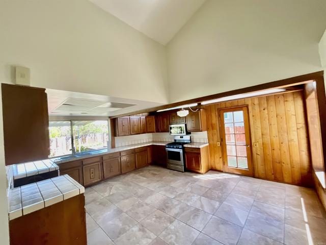 Detail Gallery Image 16 of 49 For 3128 Governor Dr, San Diego,  CA 92122 - 4 Beds | 2 Baths