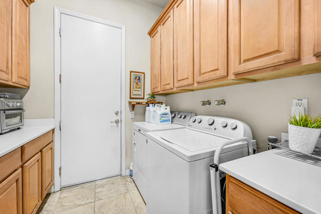 81554 Avenida Sombra, Indio CA: https://media.crmls.org/mediaz/4a7b77f3-8713-43ea-8f85-cd889929e27f.jpg