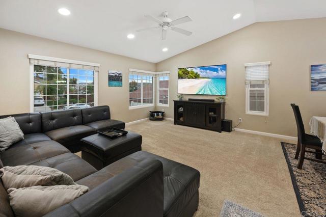 Detail Gallery Image 9 of 48 For 9216 Birchcrest Blvd, Santee,  CA 92071 - 4 Beds | 2/1 Baths