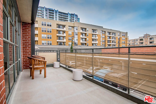1046 Princeton Drive, Venice CA: https://media.crmls.org/mediaz/4a7c81d8-7089-48db-82ab-66f6ad3278f8.jpg