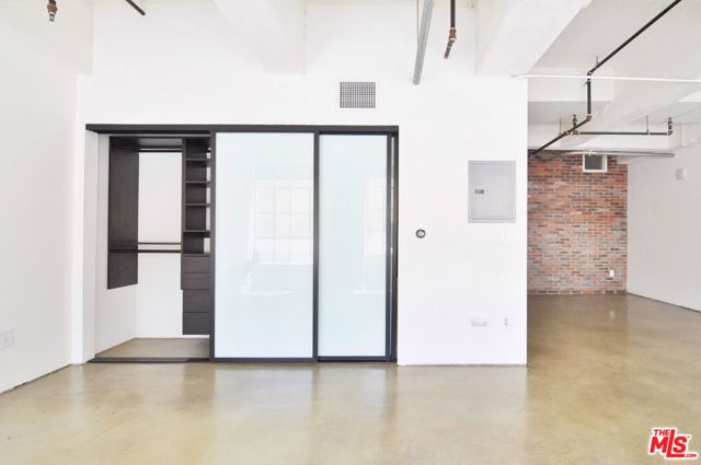 746 S Los Angeles Street, Los Angeles CA: https://media.crmls.org/mediaz/4a7c90aa-58cb-4e77-a4cf-cd31995c4611.jpg