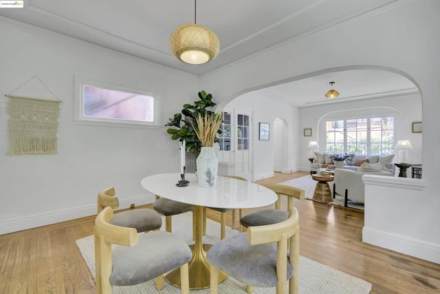 1133 Norwood Ave, Oakland CA: https://media.crmls.org/mediaz/4a7cc4a6-d621-4c29-8693-056ae11705cd.jpg