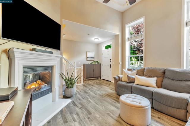 3744 Whitworth Dr, Dublin CA: https://media.crmls.org/mediaz/4a7cc8df-62e1-4656-bca3-32eda8a2f7e7.jpg