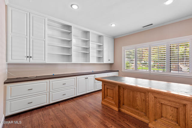 11 Inverness Road, Thousand Oaks CA: https://media.crmls.org/mediaz/4a7cce7e-c61c-41d1-98b0-84e7097436a4.jpg