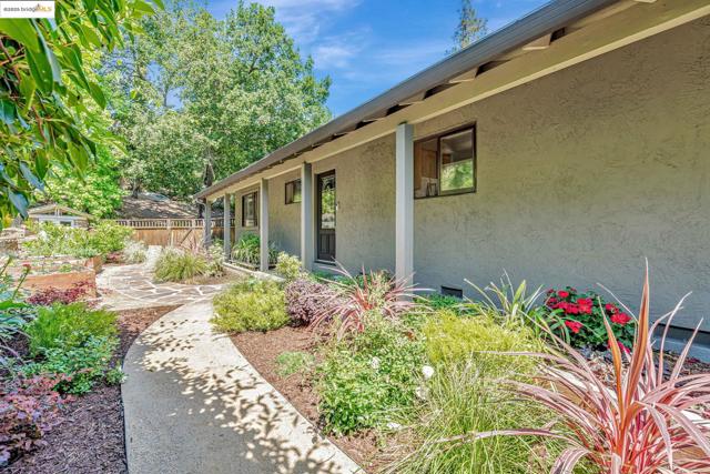 3336 Oak Ct, Lafayette CA: https://media.crmls.org/mediaz/4a7d10fc-2632-4b99-a508-c165696c1687.jpg