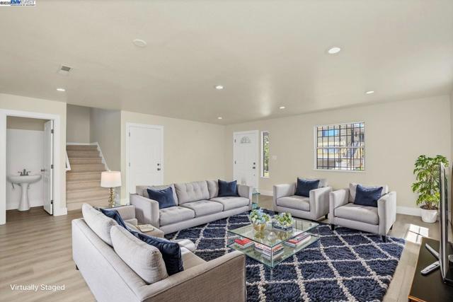 3251 Hyde St, Oakland CA: https://media.crmls.org/mediaz/4a7d17c5-6030-4fe7-9675-6d261be4cec4.jpg