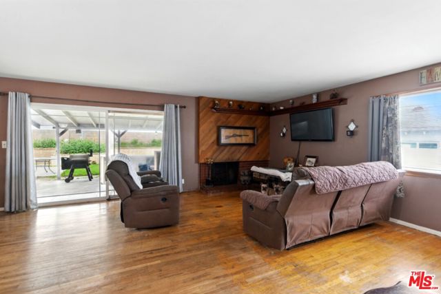 350 N Shadyglen Drive, Covina CA: https://media.crmls.org/mediaz/4a7d6615-9ae8-4644-a1e9-b46b2948ebf7.jpg