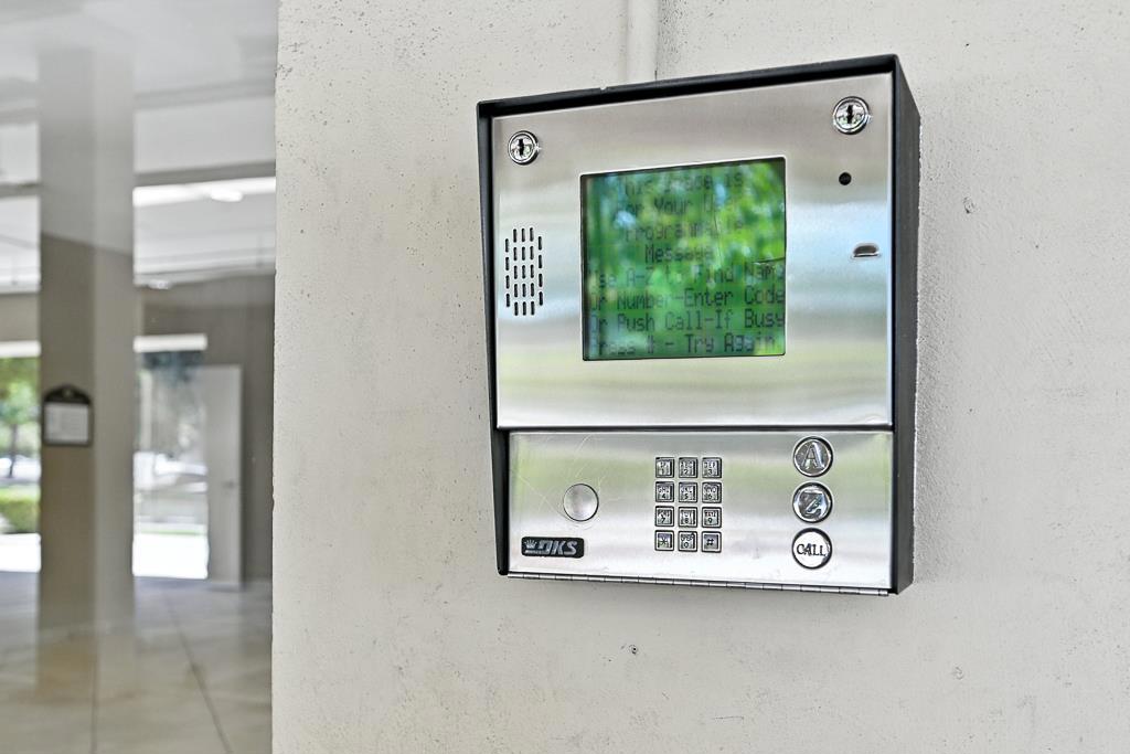 https://media.crmls.org/mediaz/4a7d8249-5d39-4190-837f-be82e974f7df.jpg?preset=X-Large
