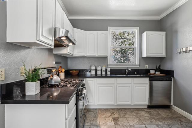 3241 Davis Street, Oakland CA: https://media.crmls.org/mediaz/4a7d9e16-7f6c-4626-9c75-0008ddbad764.jpg