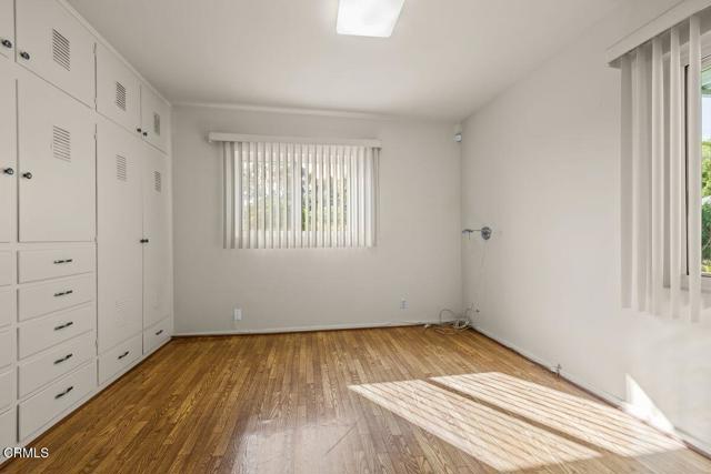 410 Palomares Avenue, Ventura CA: https://media.crmls.org/mediaz/4a7e3324-02c7-4ef7-b375-857438481c3f.jpg