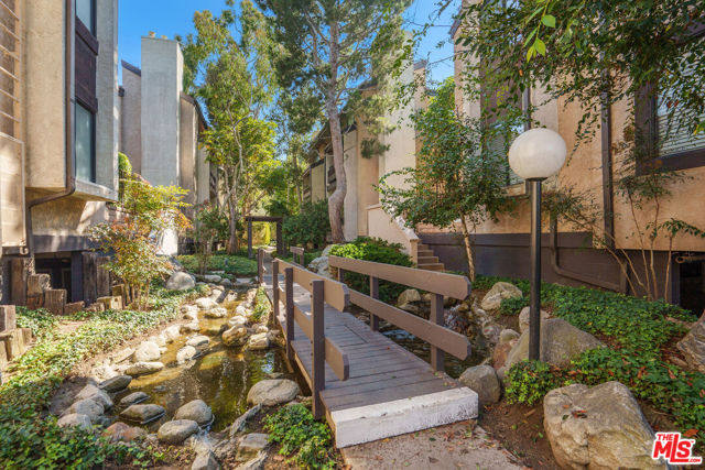 8114 Manitoba Street, Playa del Rey CA: https://media.crmls.org/mediaz/4a7e6b5a-e72d-4243-9009-e69b142292dc.jpg