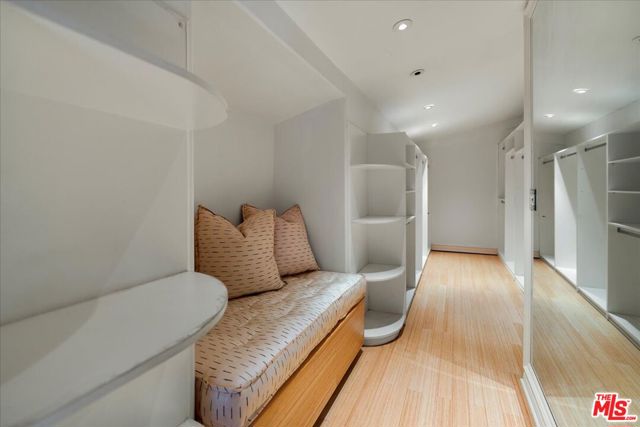 1100 Pine Drive, Beverly Hills CA: https://media.crmls.org/mediaz/4a7e831e-2de3-48cc-8f79-ddaddcd17704.jpg