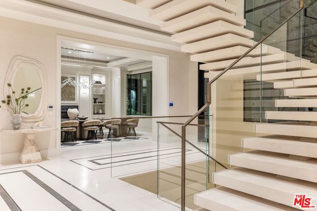721 N Bonhill Road, Los Angeles CA: https://media.crmls.org/mediaz/4a7ec702-28aa-402a-ab1f-a9a4130fcd54.jpg