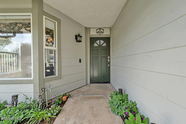 13101 Thomasville Court, Moorpark CA: https://media.crmls.org/mediaz/4a7f248e-c010-4c7e-8b1b-a26bb126b275.jpg