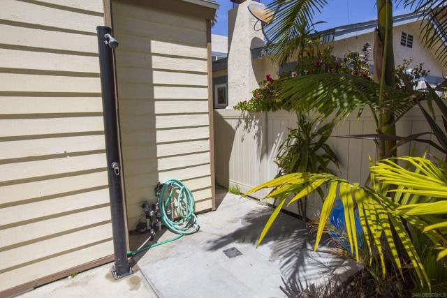 728 Jamaica Ct, San Diego CA: https://media.crmls.org/mediaz/4a7f28cf-ad0c-4b3f-b13e-34c418df7af5.jpg