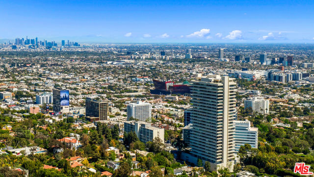 9255 Doheny Road, West Hollywood CA: https://media.crmls.org/mediaz/4a80068b-0538-4707-a4ea-4be1c2d37e00.jpg
