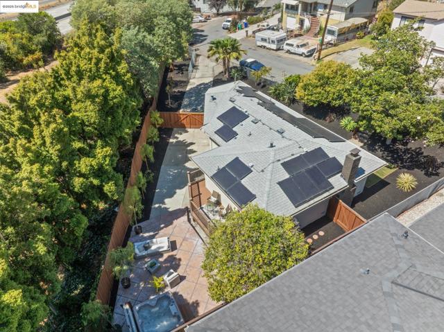 1995 149th Ave, San Leandro CA: https://media.crmls.org/mediaz/4a806c9a-c23d-407f-b116-ef0eb19ef7b0.jpg