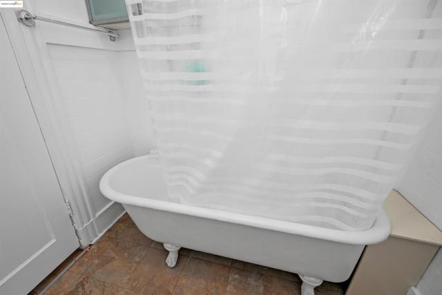 2654 Bush St, San Francisco CA: https://media.crmls.org/mediaz/4a80c334-3704-4d0f-ac93-4bae8eceae42.jpg