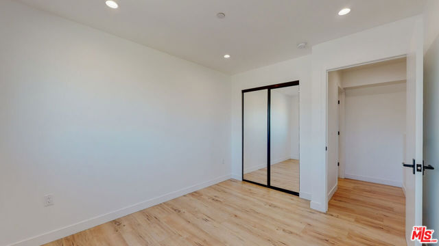14423 Califa Street, 1/2 photo 17